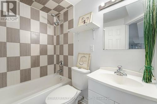 140 Lord Simcoe Drive W, Brampton, ON - Indoor Photo Showing Bathroom