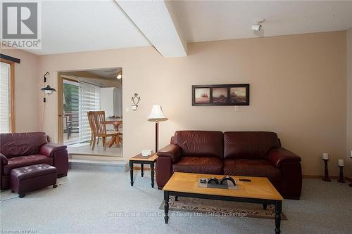 40 Albert Street, West Perth (65 - Town Of Mitchell), ON - Indoor Photo Showing Living Room