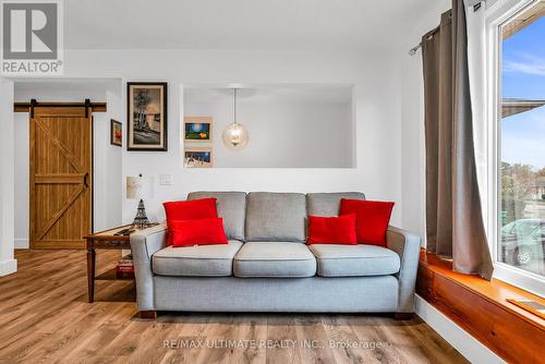 3321 Monica Drive, Mississauga, ON - Indoor Photo Showing Living Room