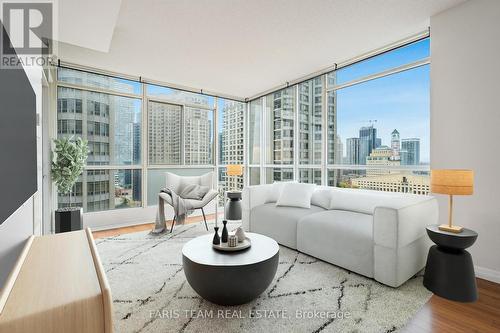 1702 - 225 Webb Drive, Mississauga, ON - Indoor Photo Showing Living Room