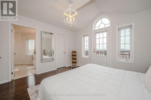 2 - 2614 Dashwood Drive, Oakville, ON - Indoor Photo Showing Bedroom