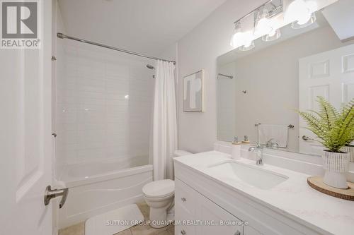 2 - 2614 Dashwood Drive, Oakville, ON - Indoor Photo Showing Bathroom