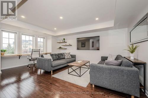 2 - 2614 Dashwood Drive, Oakville, ON - Indoor Photo Showing Living Room