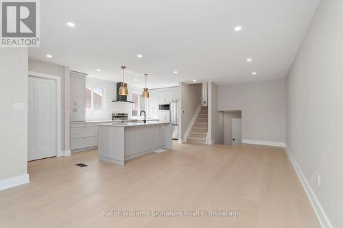 49 Spartan Avenue, Hamilton (Stoney Creek), ON - Indoor Photo Showing Kitchen With Upgraded Kitchen