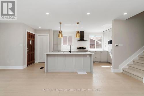 49 Spartan Avenue, Hamilton (Stoney Creek), ON - Indoor Photo Showing Kitchen With Upgraded Kitchen