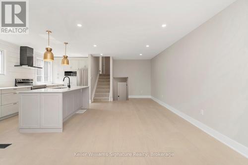 49 Spartan Avenue, Hamilton (Stoney Creek), ON - Indoor Photo Showing Kitchen