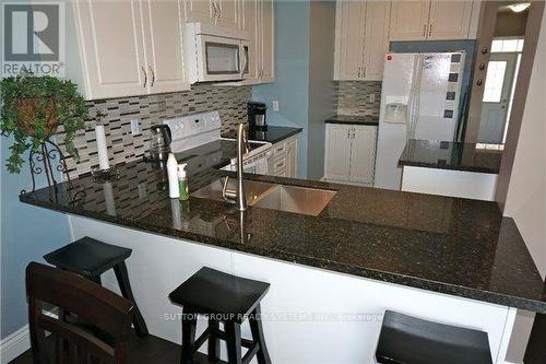 325 Hobbs Crescent, Milton, ON - Indoor Photo Showing Kitchen