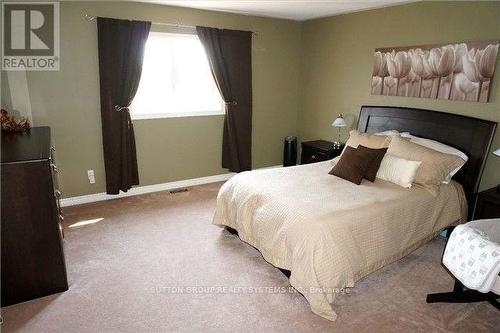 325 Hobbs Crescent, Milton, ON - Indoor Photo Showing Bedroom