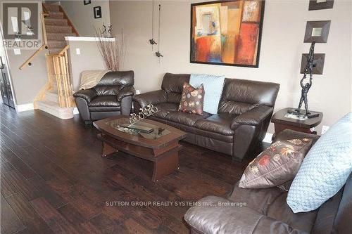 325 Hobbs Crescent, Milton, ON - Indoor Photo Showing Living Room