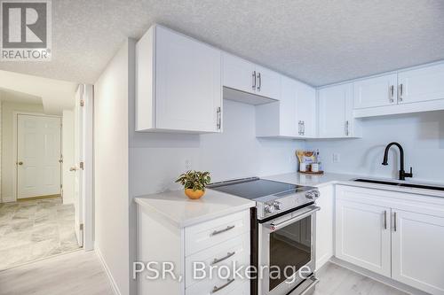 47 Queensbrook Crescent, Cambridge, ON - Indoor Photo Showing Kitchen