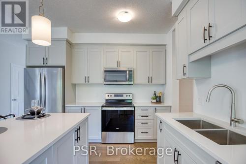 47 Queensbrook Crescent, Cambridge, ON - Indoor Photo Showing Kitchen With Double Sink With Upgraded Kitchen