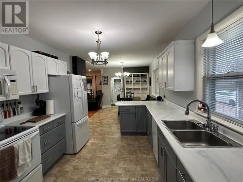 37 Maple Street, Chatham, ON - Indoor Photo Showing Kitchen With Double Sink