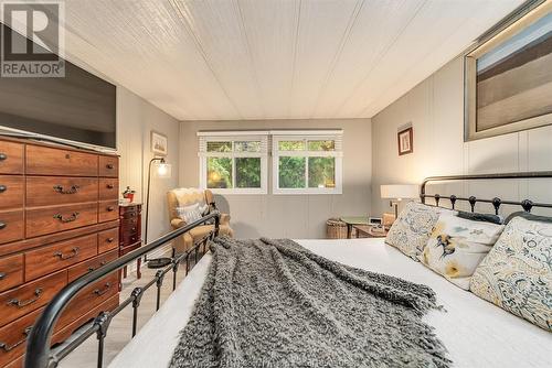 18 James Court, Chatham, ON - Indoor Photo Showing Bedroom