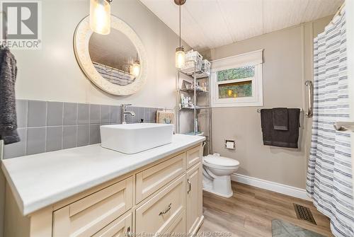 18 James Court, Chatham, ON - Indoor Photo Showing Bathroom