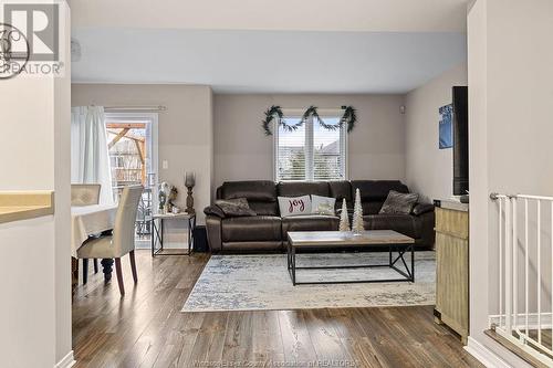 1535 Lovell Crescent, Lasalle, ON - Indoor Photo Showing Living Room