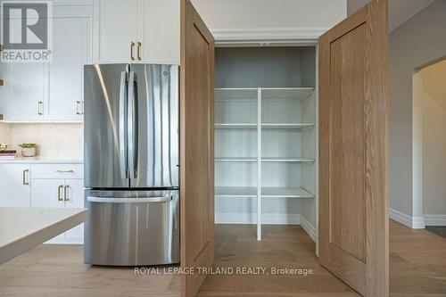 8 Bouw Place, Dutton/Dunwich (Dutton), ON - Indoor Photo Showing Kitchen