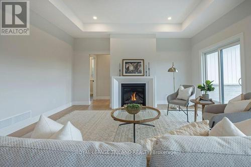 8 Bouw Place, Dutton/Dunwich (Dutton), ON - Indoor Photo Showing Living Room With Fireplace