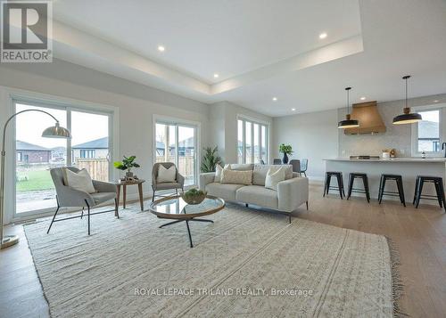 8 Bouw Place, Dutton/Dunwich (Dutton), ON - Indoor Photo Showing Living Room