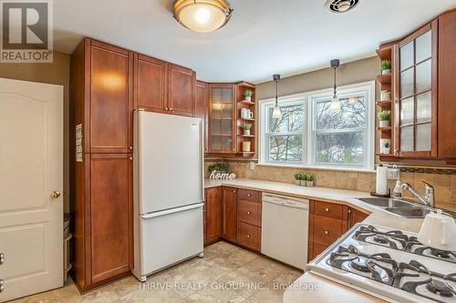 430 Belhaven Road, London, ON - Indoor Photo Showing Kitchen With Double Sink