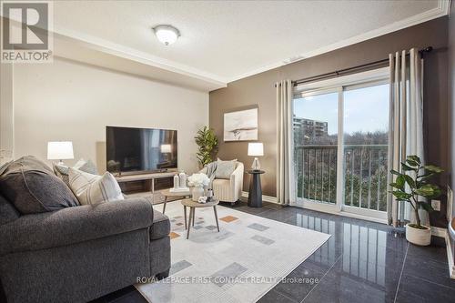 410 - 112 Simcoe Road, Bradford West Gwillimbury, ON - Indoor Photo Showing Living Room