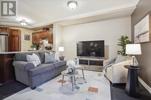 410 - 112 Simcoe Road, Bradford West Gwillimbury, ON - Indoor Photo Showing Living Room