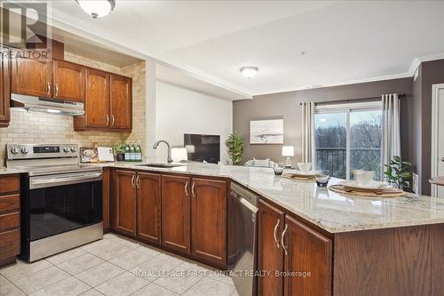 410 - 112 Simcoe Road, Bradford West Gwillimbury, ON - Indoor Photo Showing Kitchen