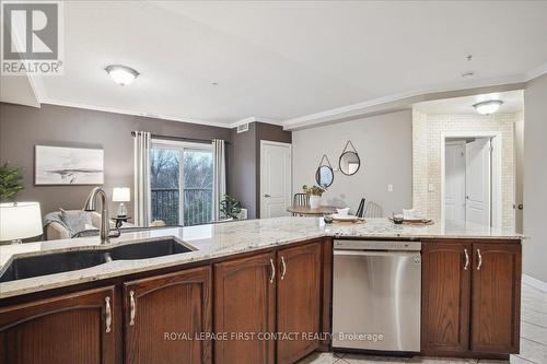 410 - 112 Simcoe Road, Bradford West Gwillimbury, ON - Indoor Photo Showing Kitchen With Double Sink