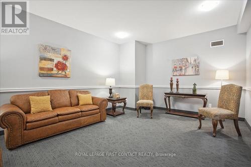 410 - 112 Simcoe Road, Bradford West Gwillimbury, ON - Indoor Photo Showing Living Room