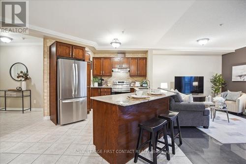 410 - 112 Simcoe Road, Bradford West Gwillimbury, ON - Indoor Photo Showing Kitchen