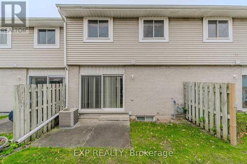 2 - 125 Sekura Crescent, Cambridge, ON - Outdoor