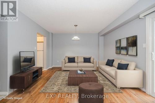 2 - 125 Sekura Crescent, Cambridge, ON - Indoor Photo Showing Living Room