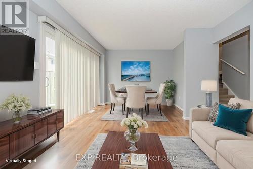 2 - 125 Sekura Crescent, Cambridge, ON - Indoor Photo Showing Living Room