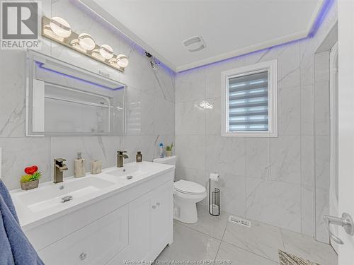 2384 Trappers Avenue, Windsor, ON - Indoor Photo Showing Bathroom