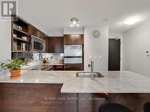 1402 - 96 St. Patrick Street, Toronto, ON - Indoor Photo Showing Kitchen With Upgraded Kitchen