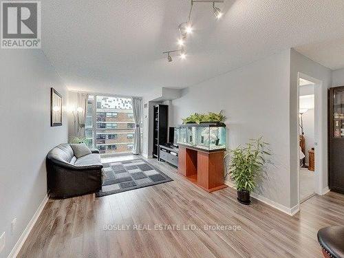 1402 - 96 St. Patrick Street, Toronto, ON - Indoor Photo Showing Living Room