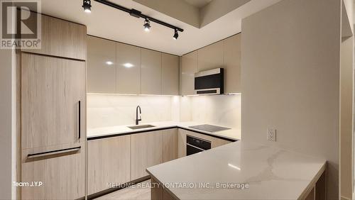 1217 - 425 Front Street E, Toronto, ON - Indoor Photo Showing Kitchen With Upgraded Kitchen