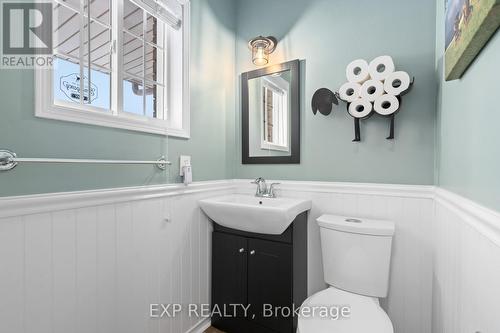 19 Peregrine Road, Barrie, ON - Indoor Photo Showing Bathroom