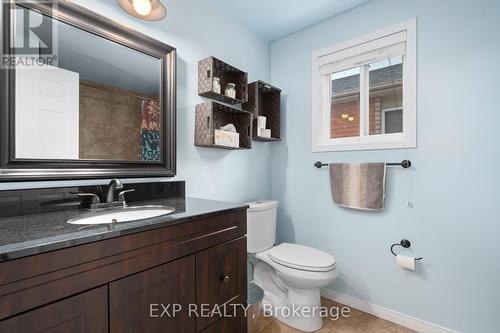 19 Peregrine Road, Barrie, ON - Indoor Photo Showing Bathroom