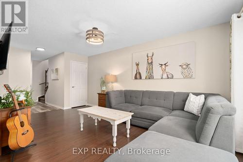 19 Peregrine Road, Barrie, ON - Indoor Photo Showing Living Room