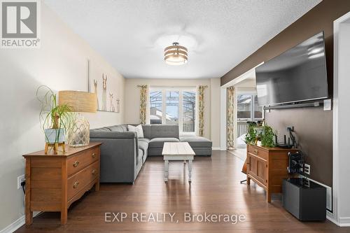 19 Peregrine Road, Barrie, ON - Indoor Photo Showing Living Room