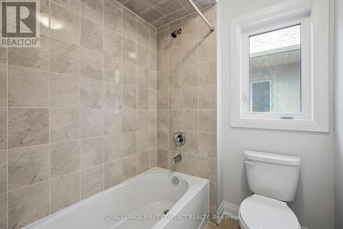 25 Corley Street, Kawartha Lakes, ON - Indoor Photo Showing Bathroom