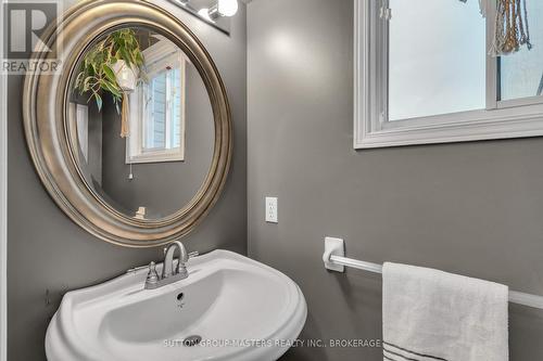 1040 Earnhart Street, Kingston (North Of Taylor-Kidd Blvd), ON - Indoor Photo Showing Bathroom