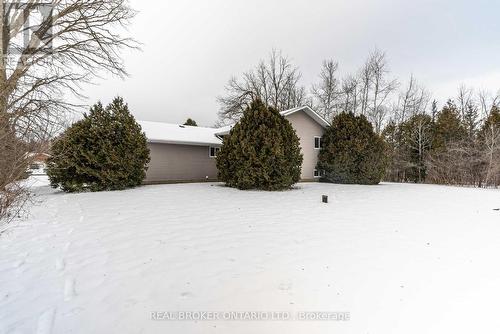 1327 Old Carriage Lane, North Dundas, ON - Outdoor