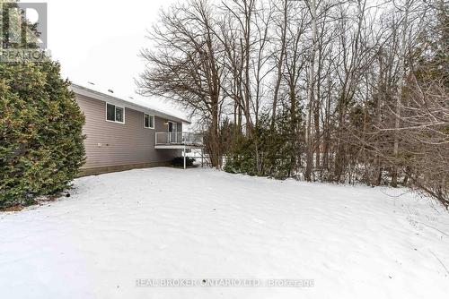 1327 Old Carriage Lane, North Dundas, ON - Outdoor