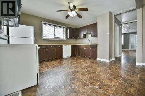 302 Patricia Boulevard, Timmins (Tne - Hill District), ON - Indoor Photo Showing Kitchen