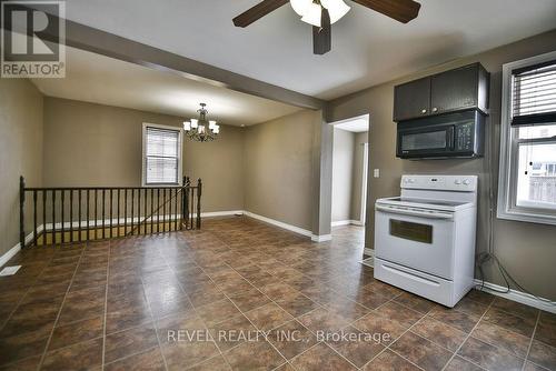 302 Patricia Boulevard, Timmins (Tne - Hill District), ON - Indoor Photo Showing Kitchen