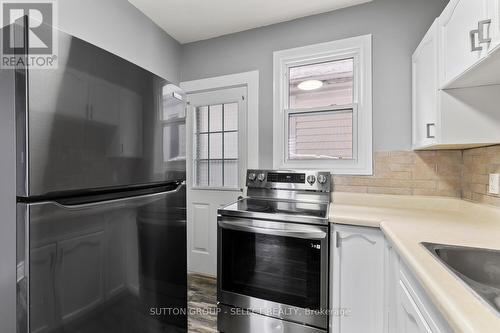 165 Madison Avenue, London, ON - Indoor Photo Showing Kitchen