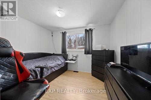 10542 Main Street, North Dundas, ON - Indoor Photo Showing Bedroom