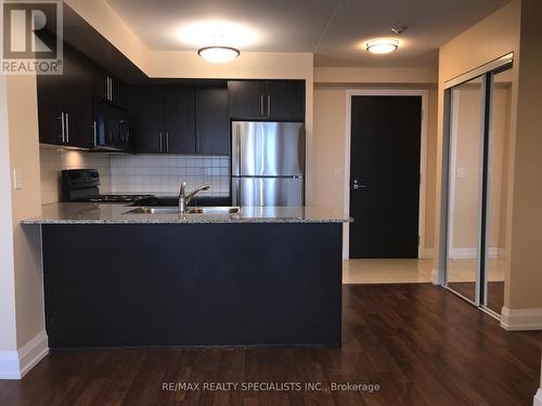 412 - 55 De Boers Drive, Toronto, ON - Indoor Photo Showing Kitchen With Double Sink