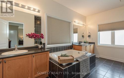 255 Quinlan Court, Milton, ON - Indoor Photo Showing Bathroom